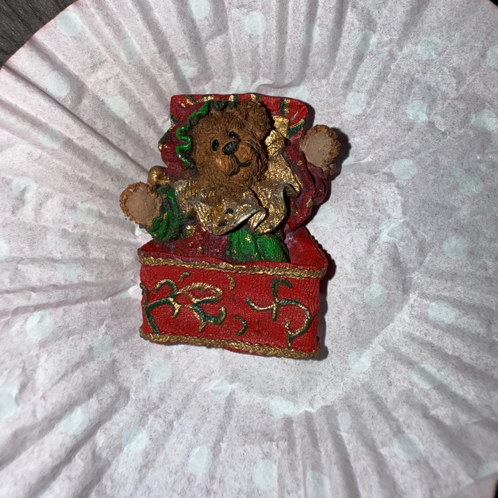 Boyds Bears Red And Green Brooch 7$